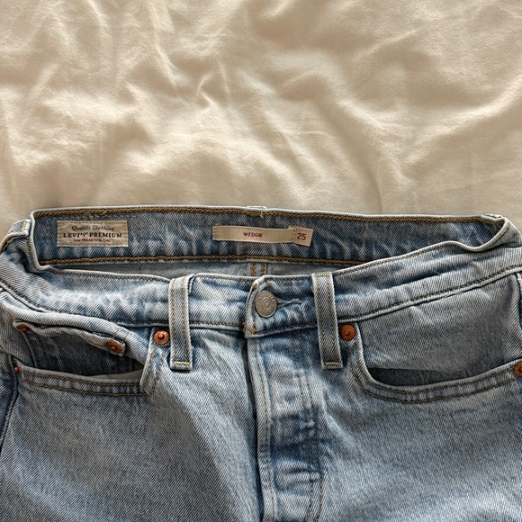 Levi Wedgie Straight Jeans Light Wash - 25 - Picture 7 of 11